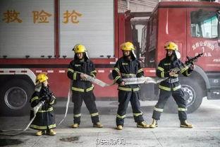 重庆消防员吃瓜视频,意外展现消防员日常趣味生活