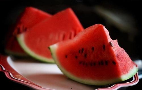 明瓜吃冰最新视频,夏日清凉美食大揭秘！