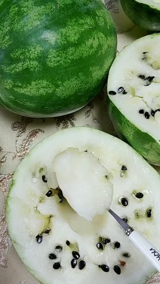 一家人吃梨瓜视频,共享梨瓜美味瞬间