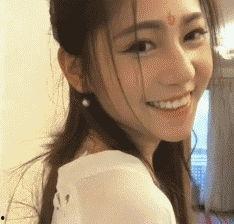 搞笑吃瓜阿姨图片高清视频,高清视频笑翻众人