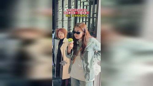 景区吃瓜女孩视频大全集,趣味瞬间，欢乐时光回顾