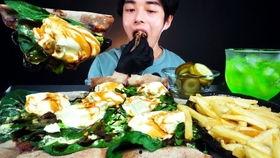 青岛小哥吃瓜视频,一场接地气的美食盛宴