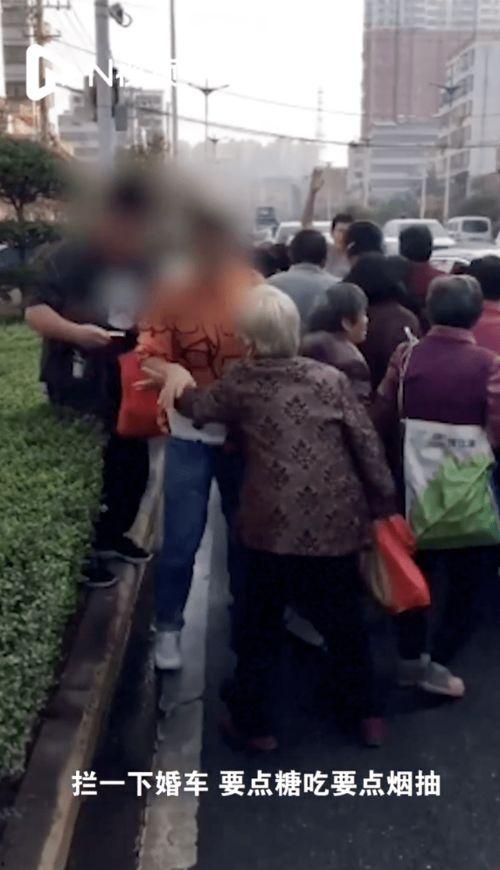 大爷吃瓜跳桥视频在线观看,惊险瞬间！大爷吃瓜跳桥视频引发网友热议