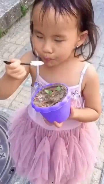 子女打架奶奶吃瓜视频,场面温馨又搞笑