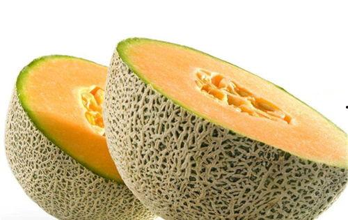 女子吃哈密瓜像猴子吗视频,女子吃瓜像猴子，网友直呼可爱