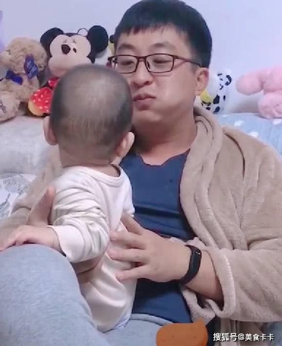 小娃吵架爸爸吃瓜视频播放