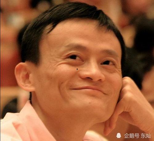 男子边吃瓜边掉瓜皮视频,男子边吃边掉瓜皮搞笑瞬间